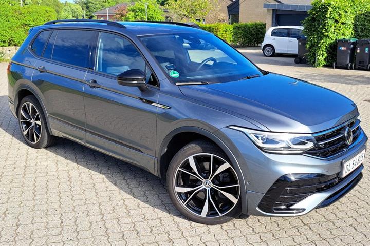 Grå VW Tiguan Allspace fra 2022