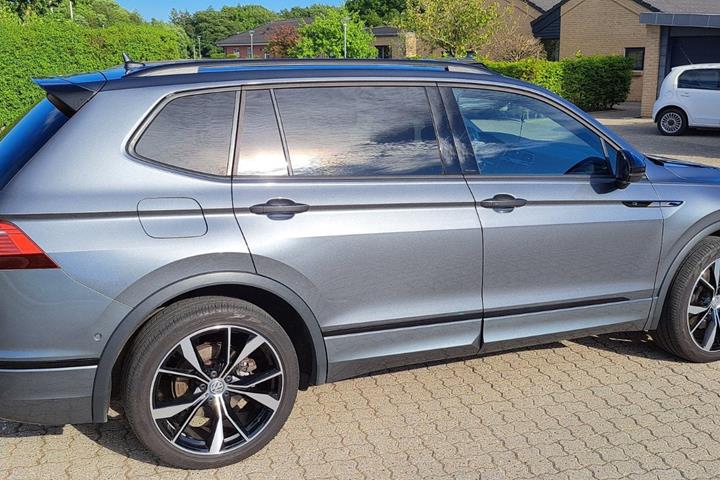 Grå VW Tiguan Allspace fra 2022