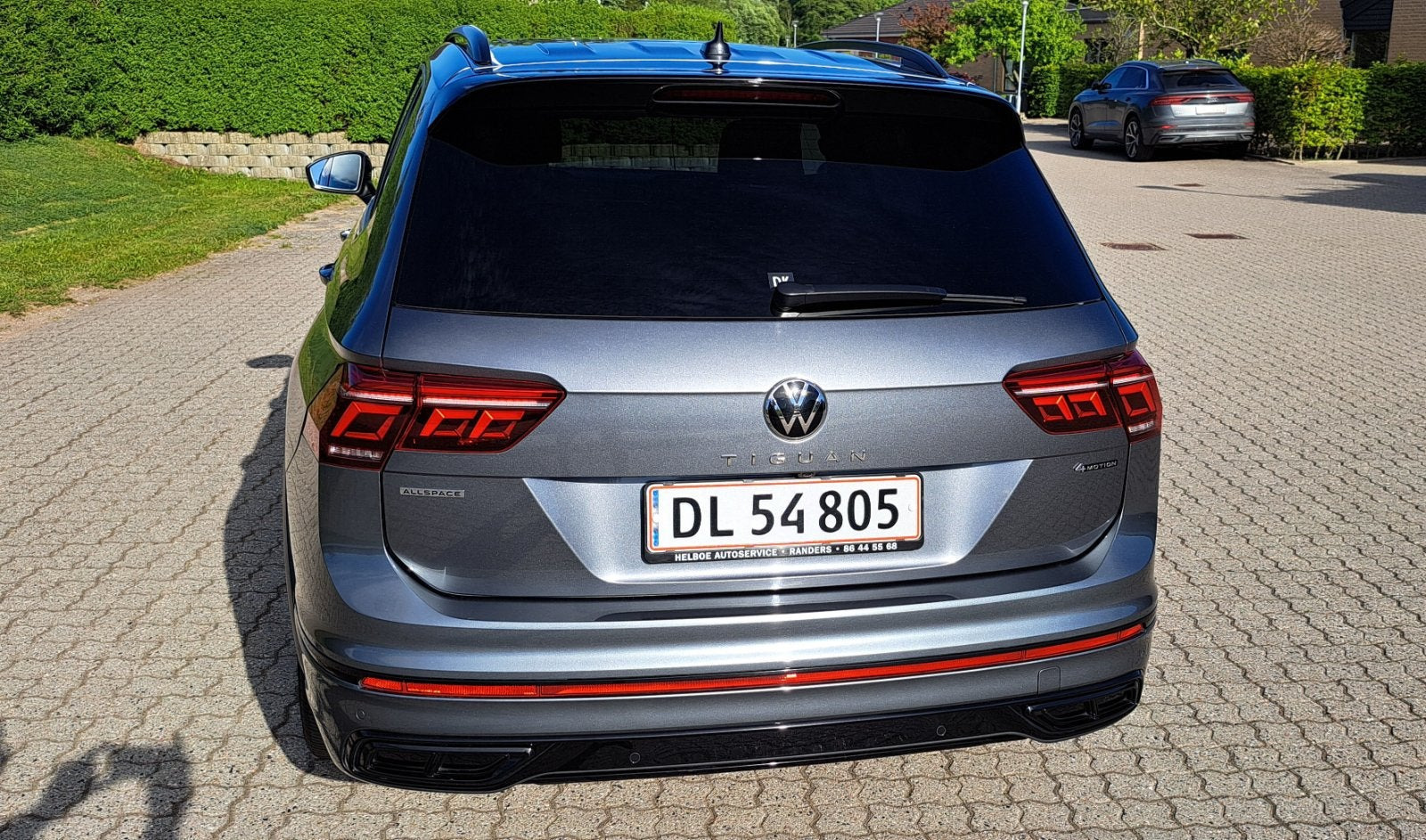 Grå VW Tiguan Allspace fra 2022