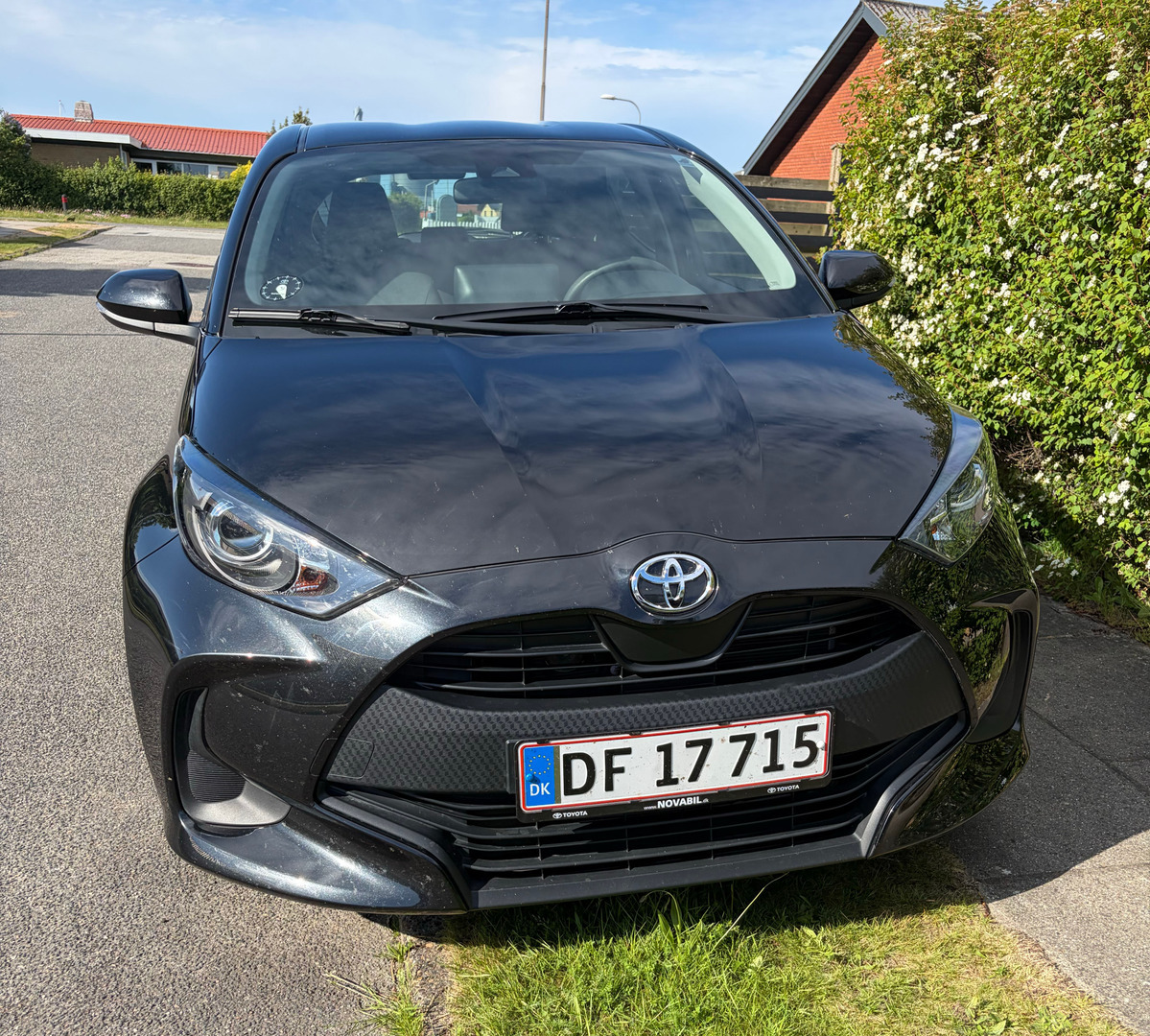 Sort Toyota Yaris fra 2022
