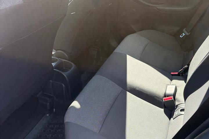 Sort Toyota Yaris fra 2022