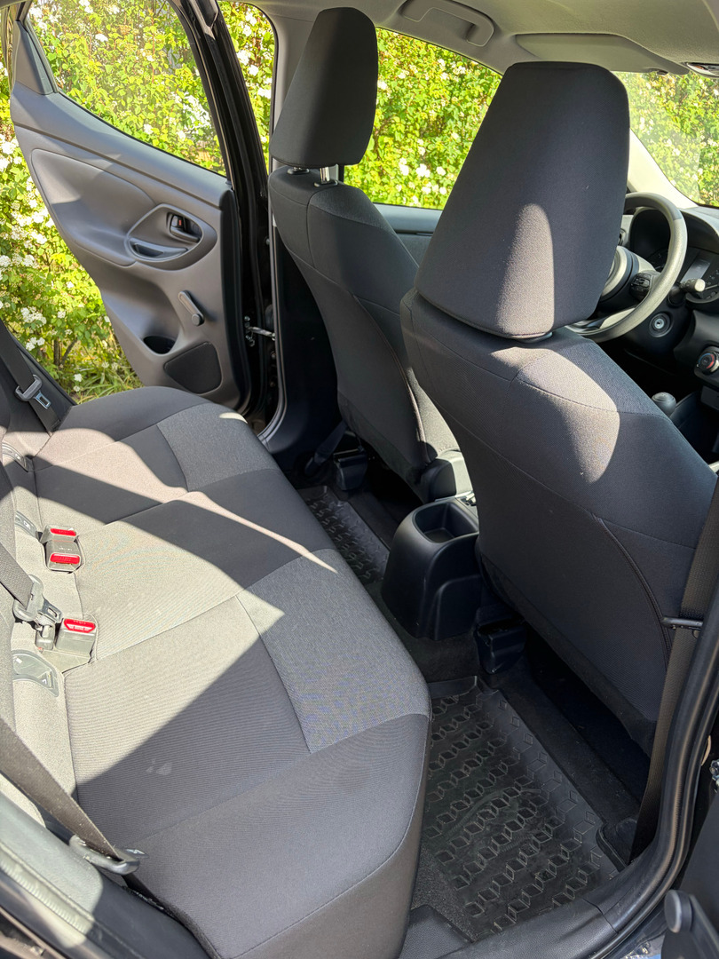 Sort Toyota Yaris fra 2022