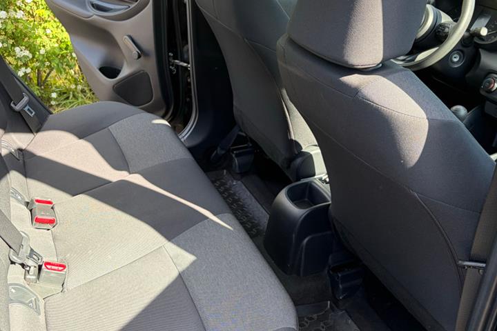 Sort Toyota Yaris fra 2022
