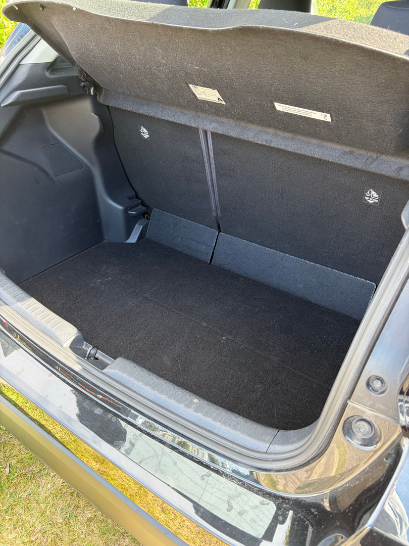 Sort Toyota Yaris fra 2022