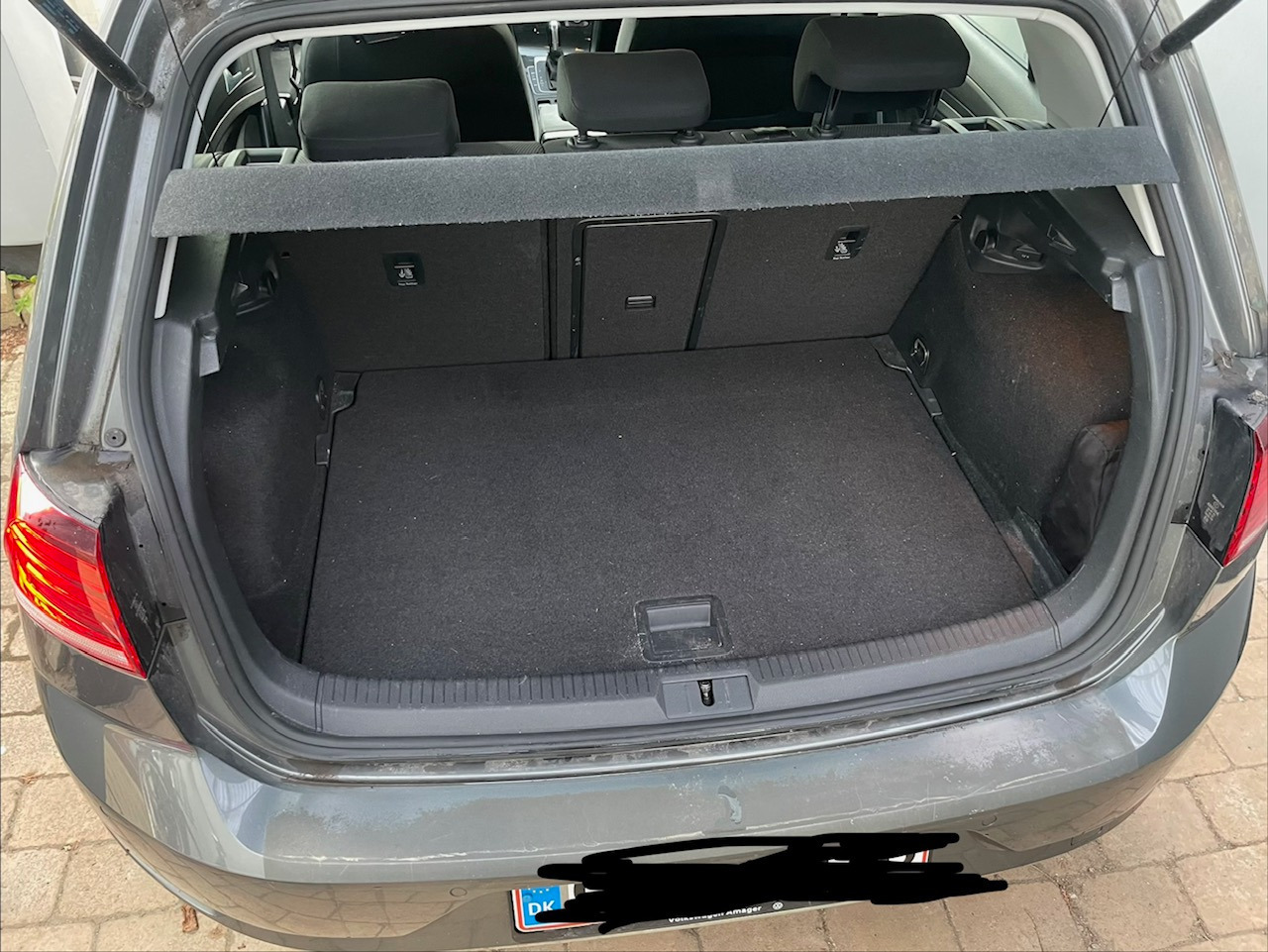 Grå VW Golf VII fra 2019