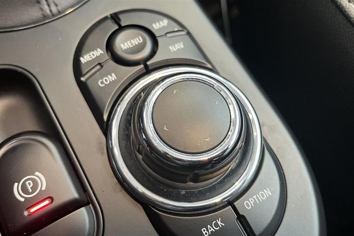 Blå Mini Cooper SE fra 2023