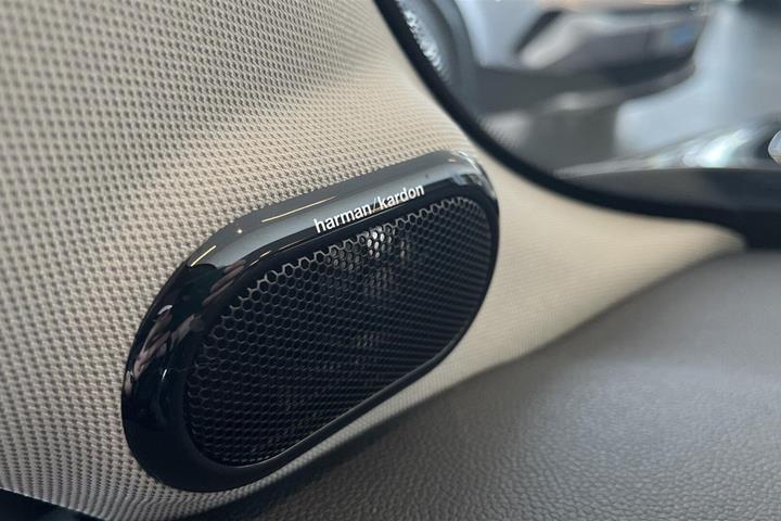 Blå Mini Cooper SE fra 2023