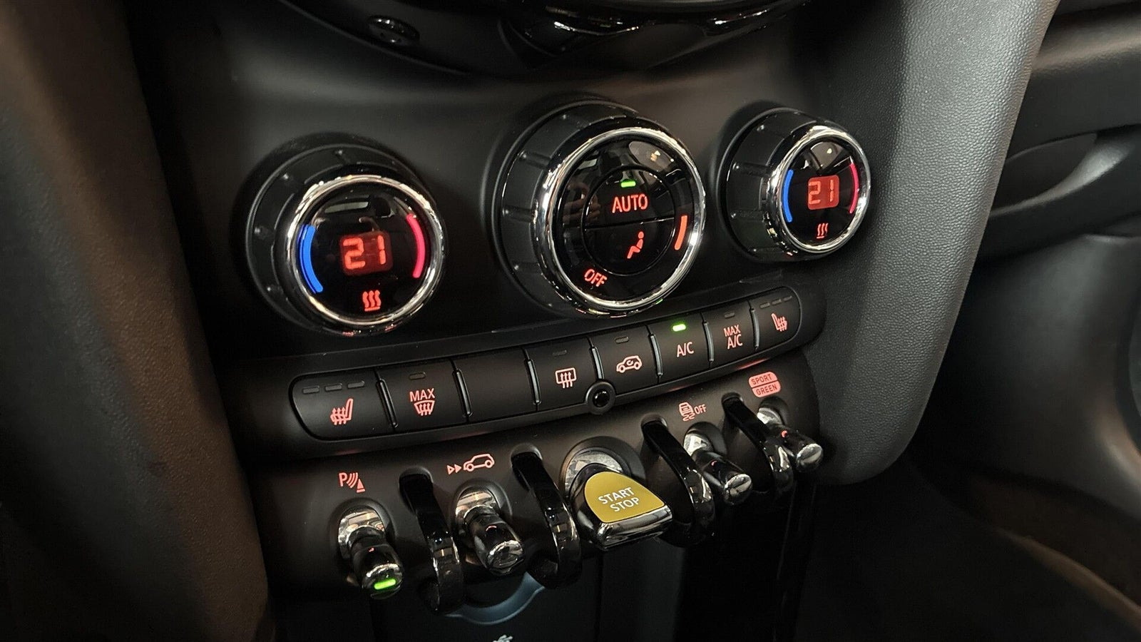 Blå Mini Cooper SE fra 2023