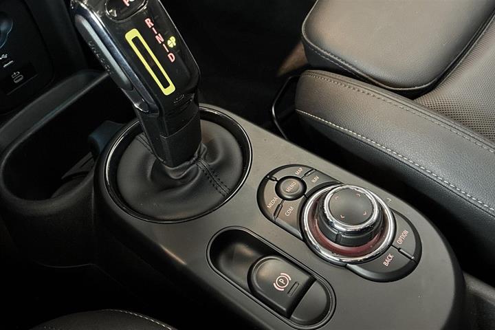 Blå Mini Cooper SE fra 2023