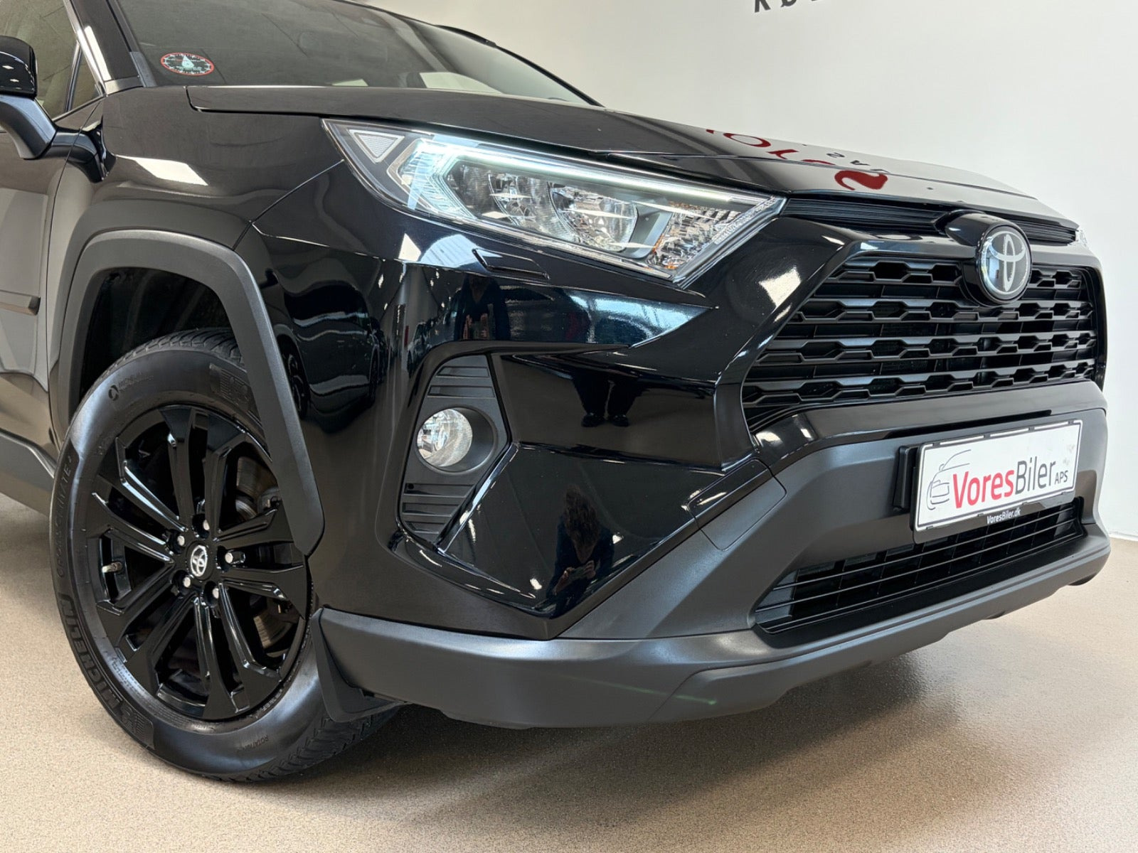Sort Toyota RAV4 fra 2019