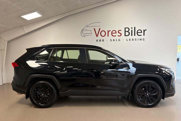 Sort Toyota RAV4 fra 2019