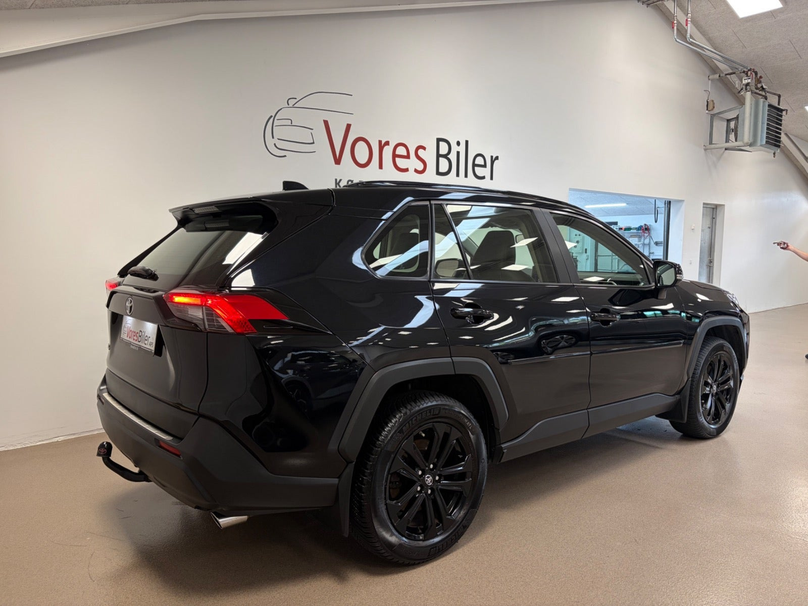 Sort Toyota RAV4 fra 2019