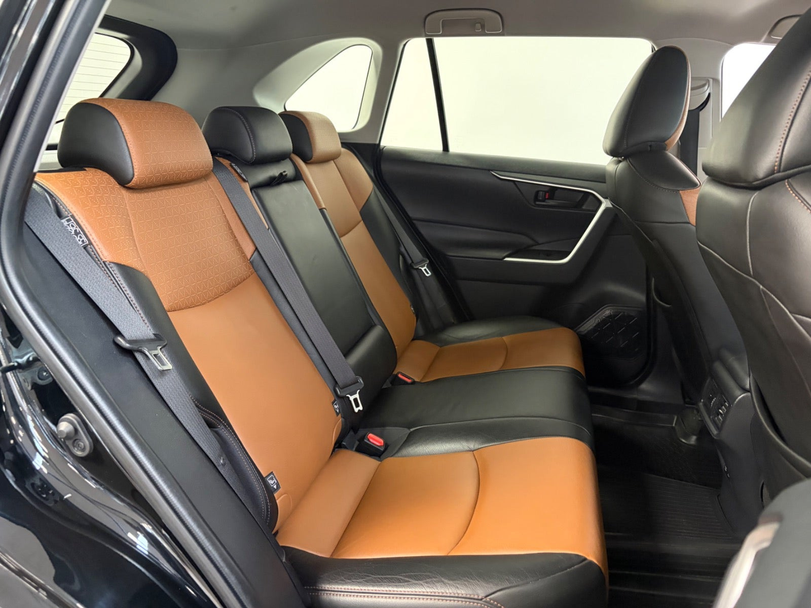 Sort Toyota RAV4 fra 2019