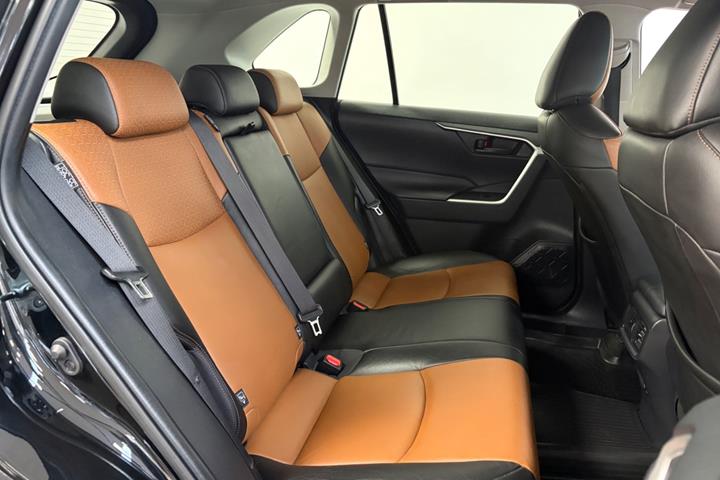 Sort Toyota RAV4 fra 2019