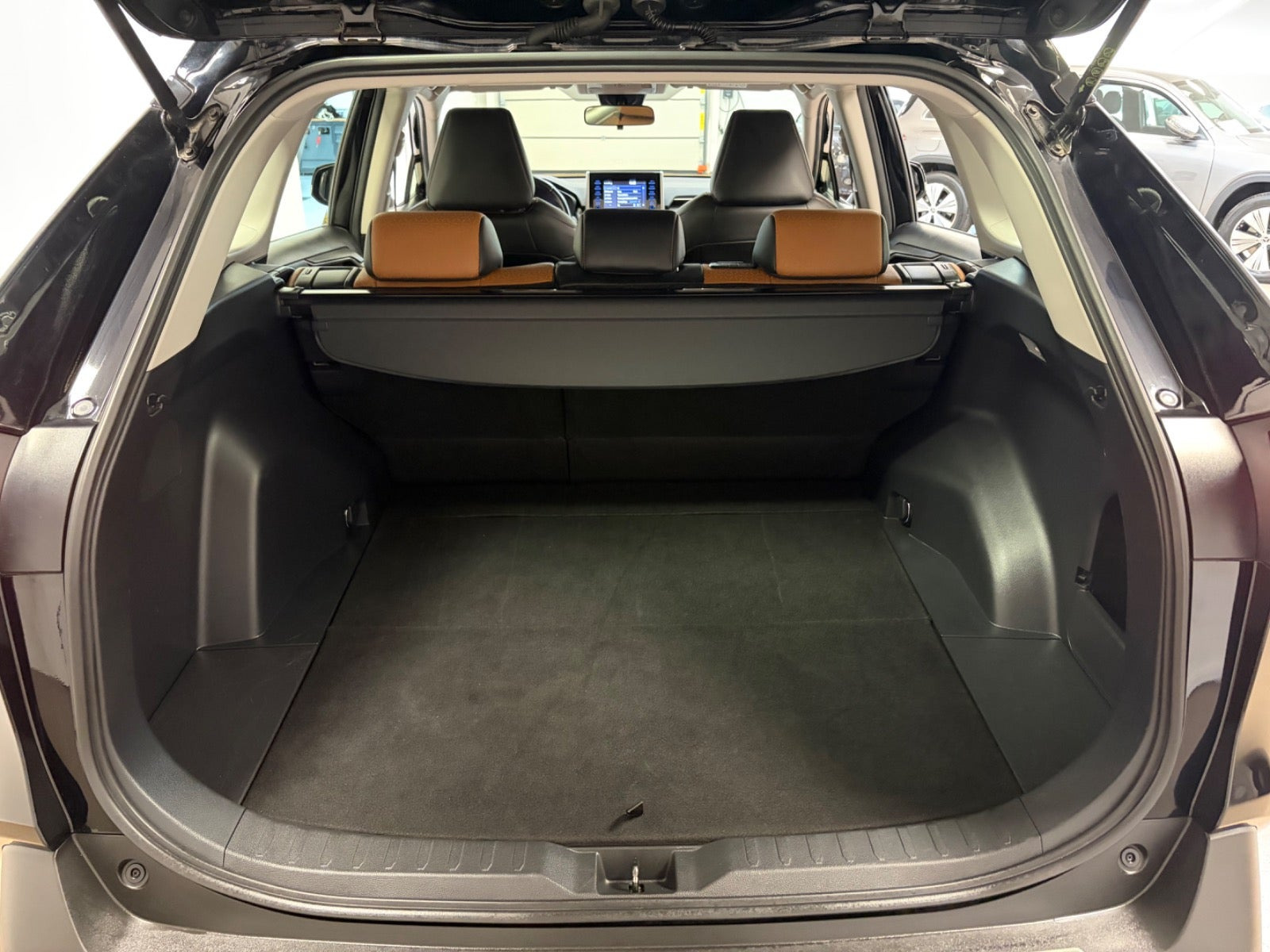 Sort Toyota RAV4 fra 2019
