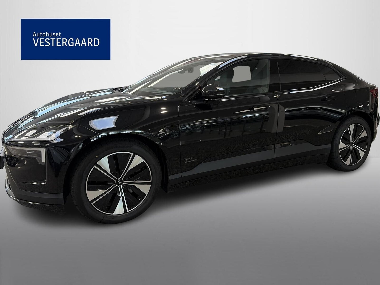 Beige Polestar 4 fra 2026