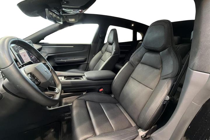 Beige Polestar 4 fra 2026