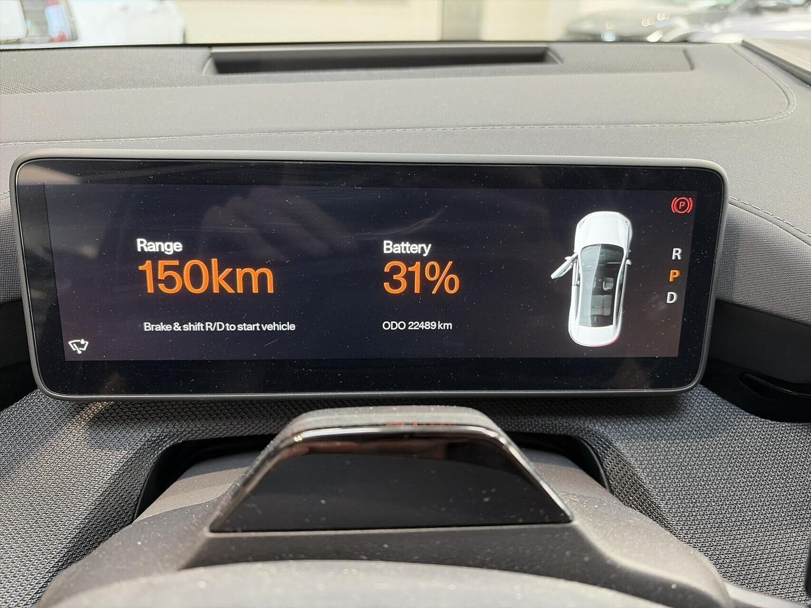 Beige Polestar 4 fra 2026