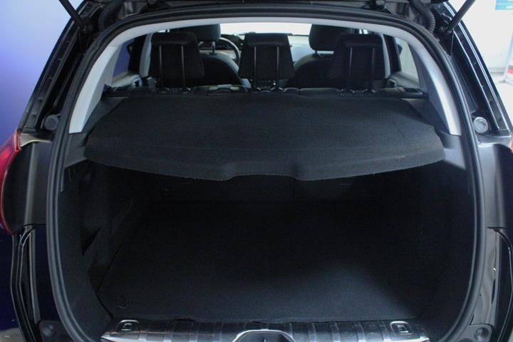 Sort Peugeot 2008 fra 2019