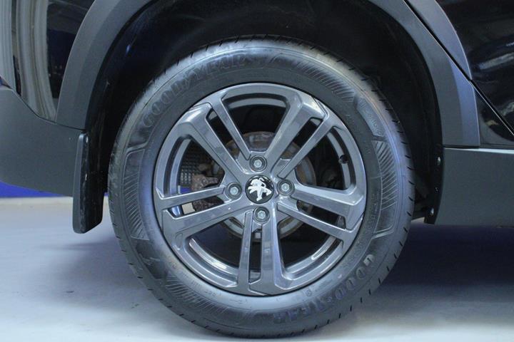 Sort Peugeot 2008 fra 2019