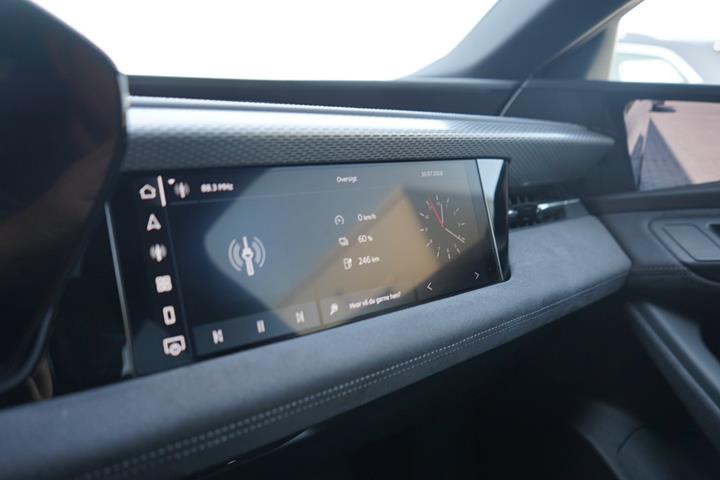 Grå Audi A6 e-tron fra 2025