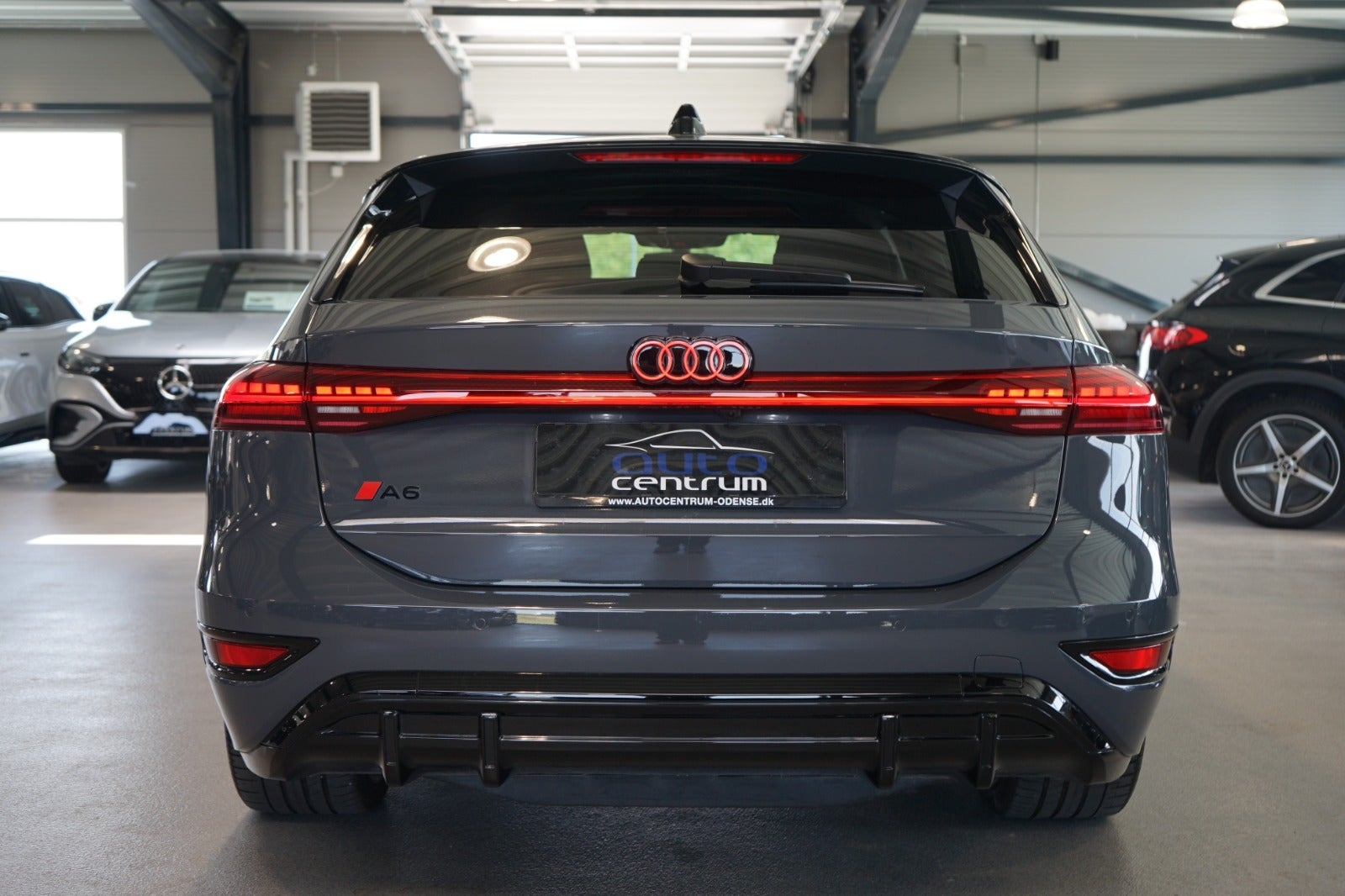 Grå Audi A6 e-tron fra 2025