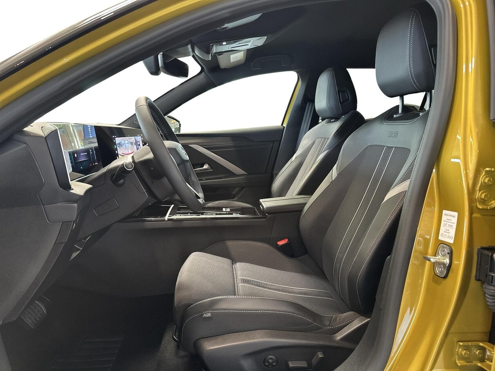 Gul Opel Astra-e fra 2024