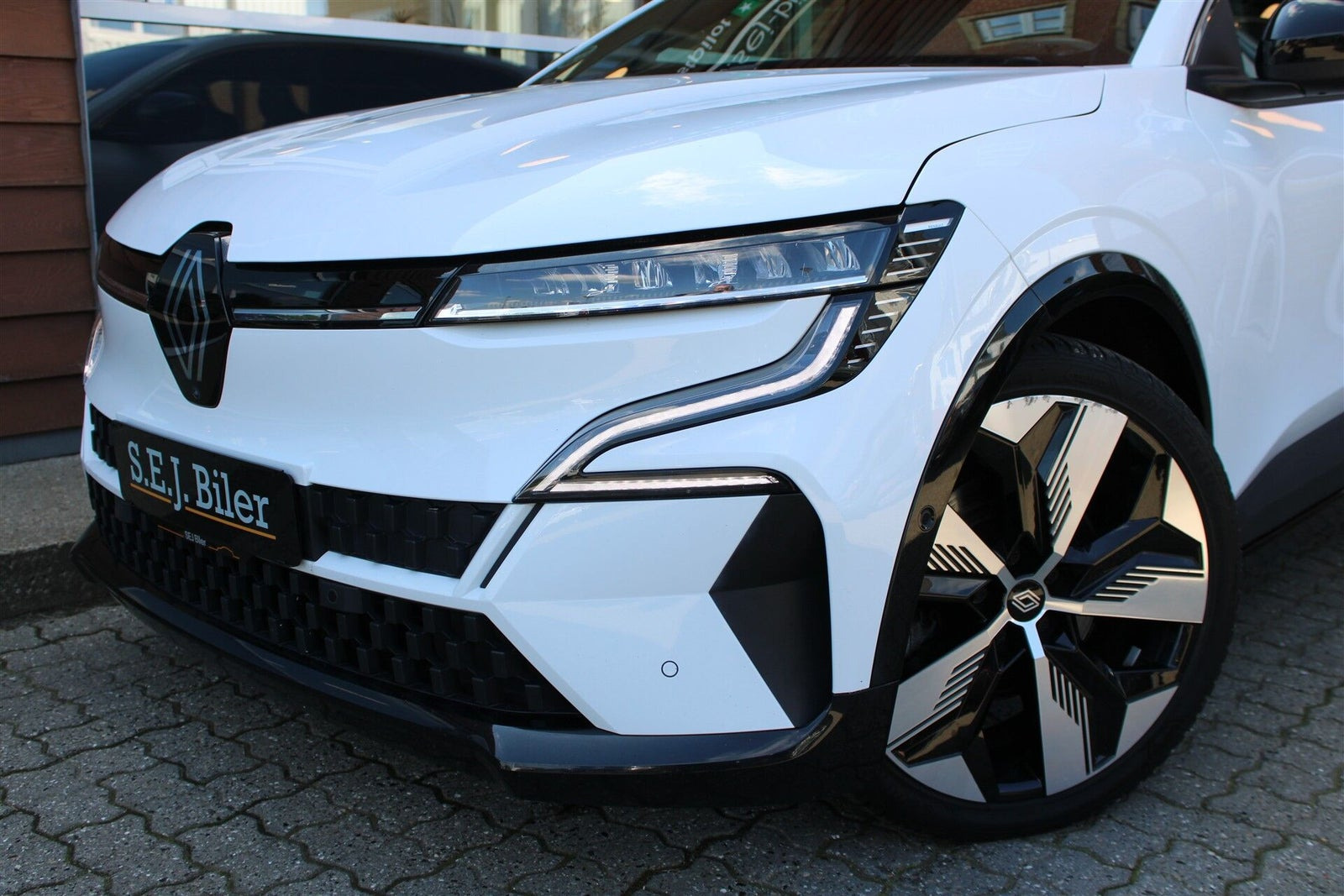 Hvid Renault Megane E-Tech fra 2022