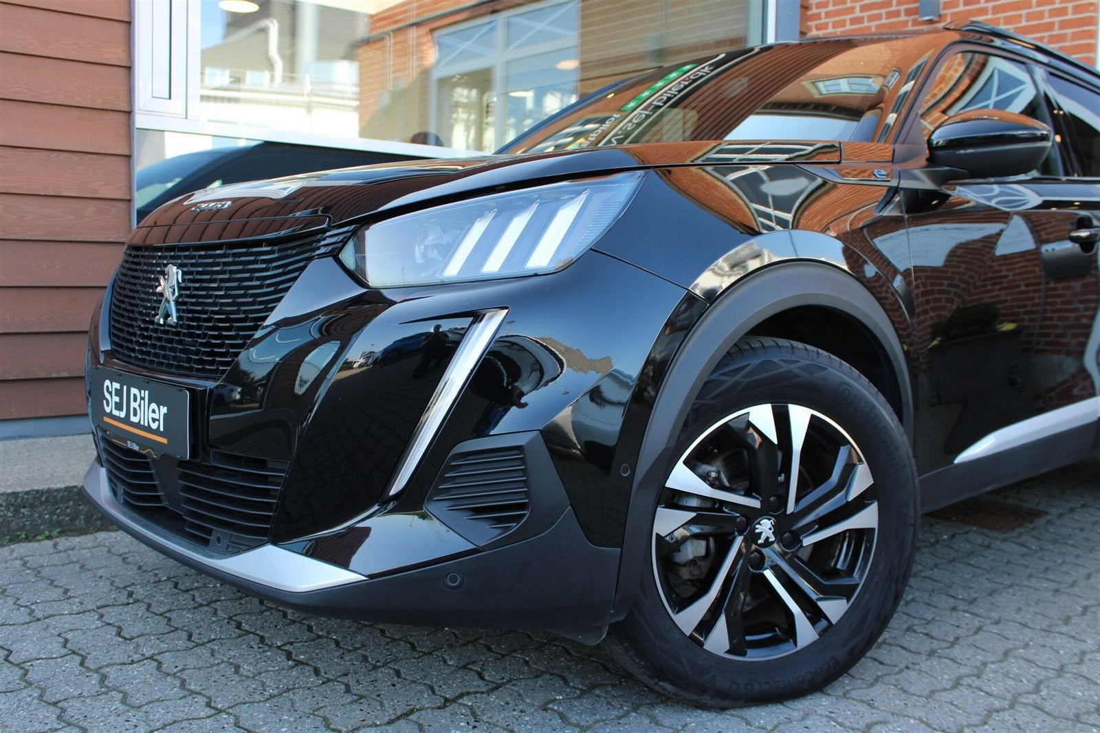 Sort Peugeot e-2008 fra 2023