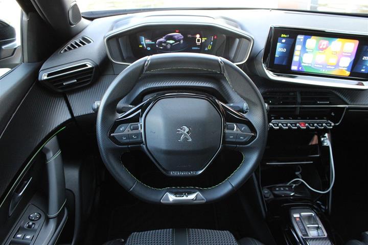 Sort Peugeot e-2008 fra 2023