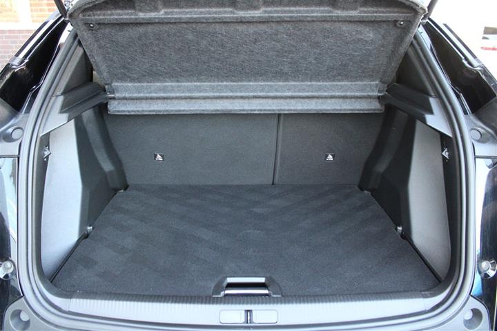 Sort Peugeot e-2008 fra 2023