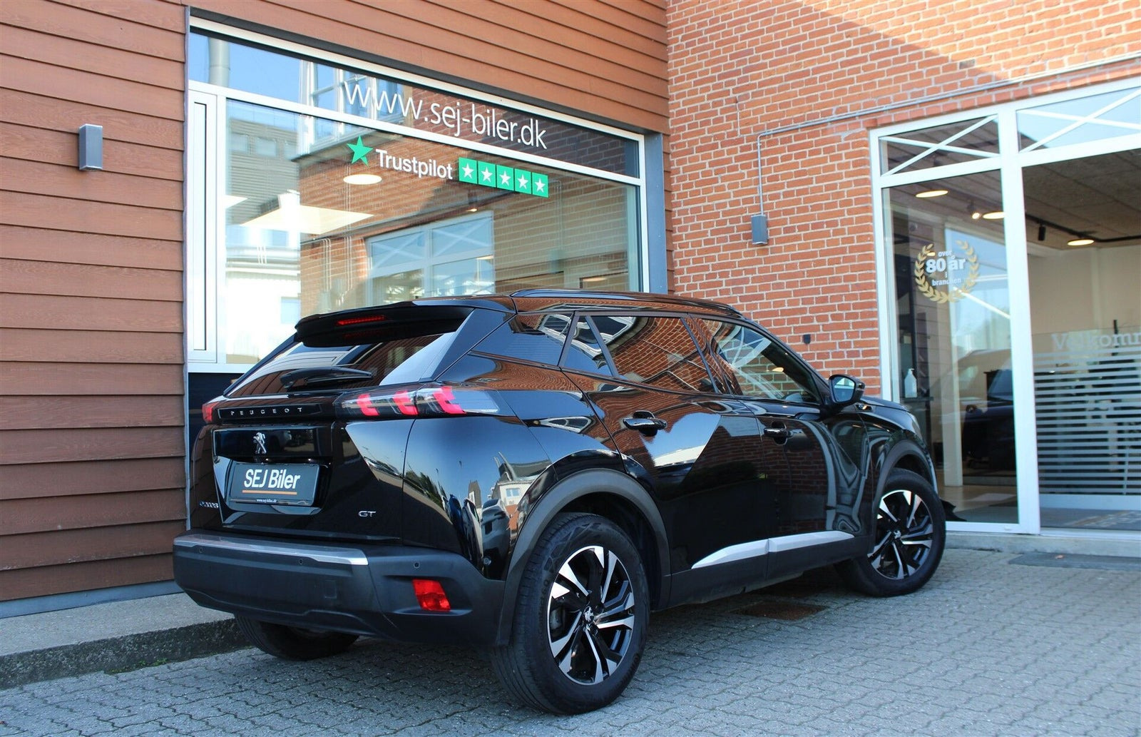 Sort Peugeot e-2008 fra 2023