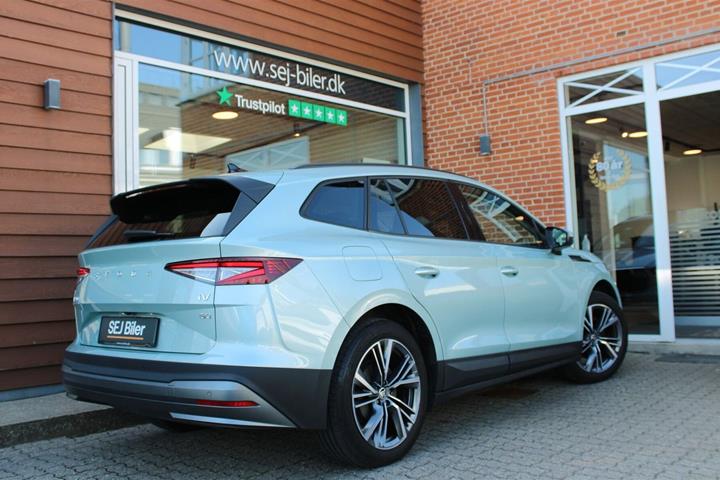 Grøn Skoda Enyaq fra 2023