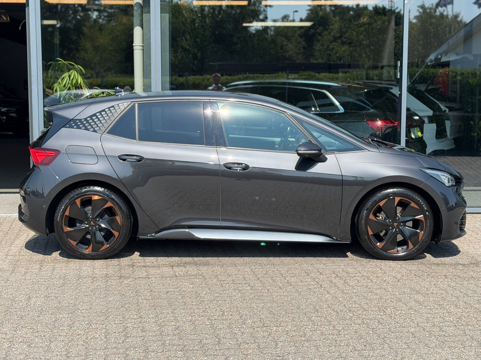 Grå Cupra Born fra 2024
