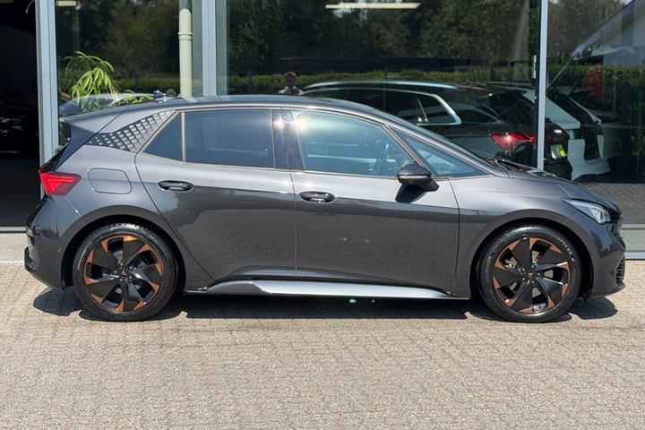 Grå Cupra Born fra 2024