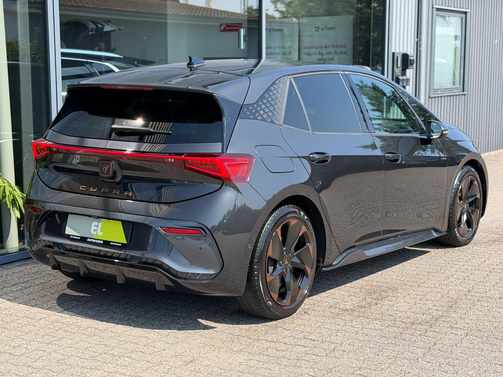 Grå Cupra Born fra 2024
