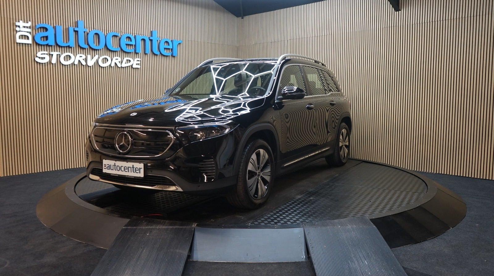 Sort Mercedes EQB250 fra 2023