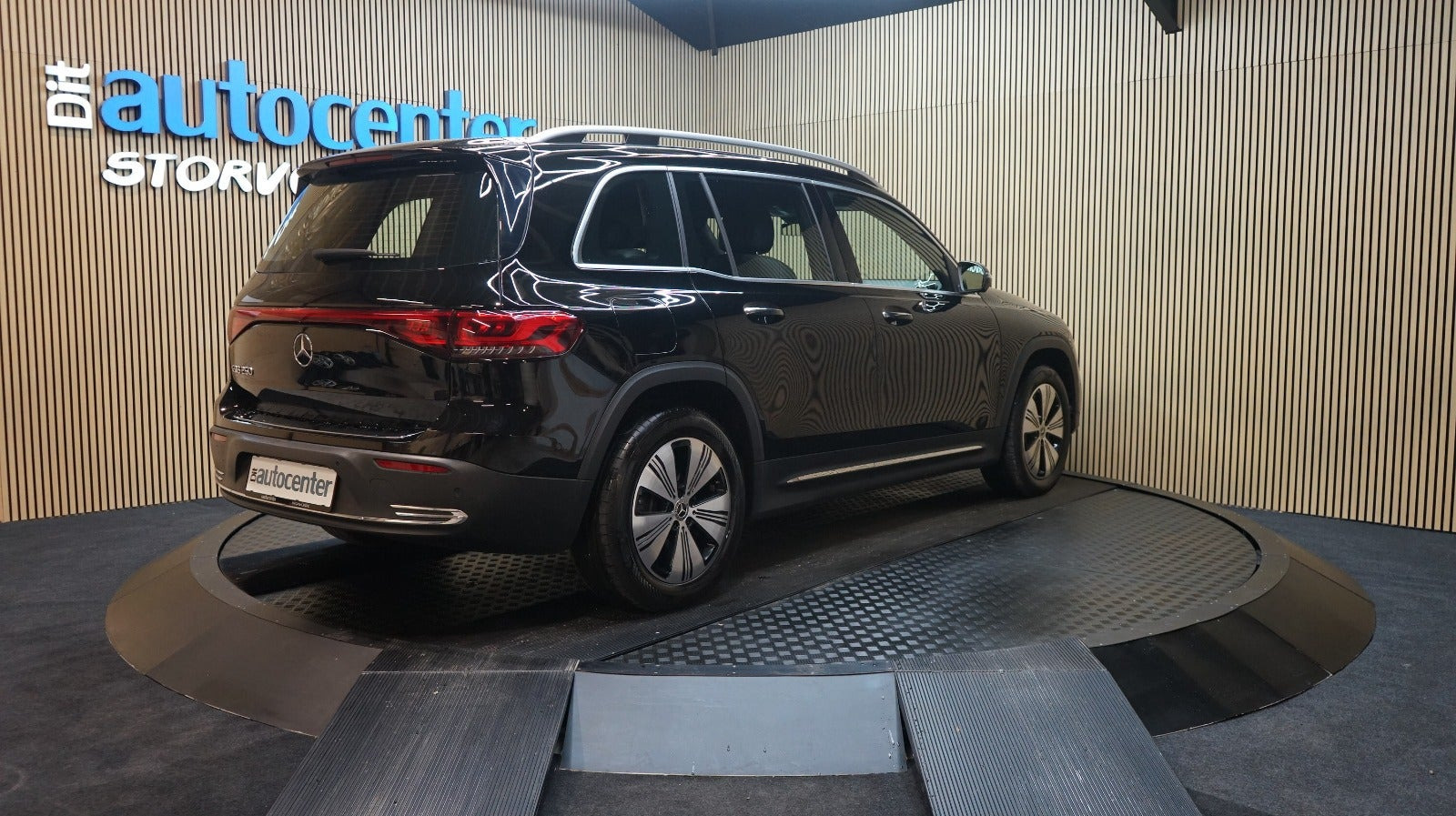 Sort Mercedes EQB250 fra 2023