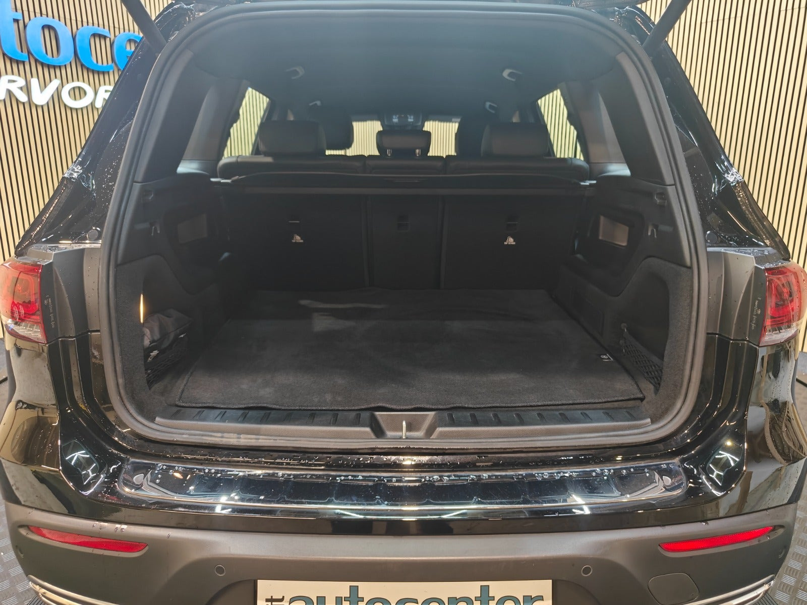 Sort Mercedes EQB250 fra 2023