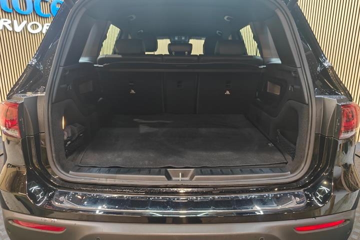 Sort Mercedes EQB250 fra 2023
