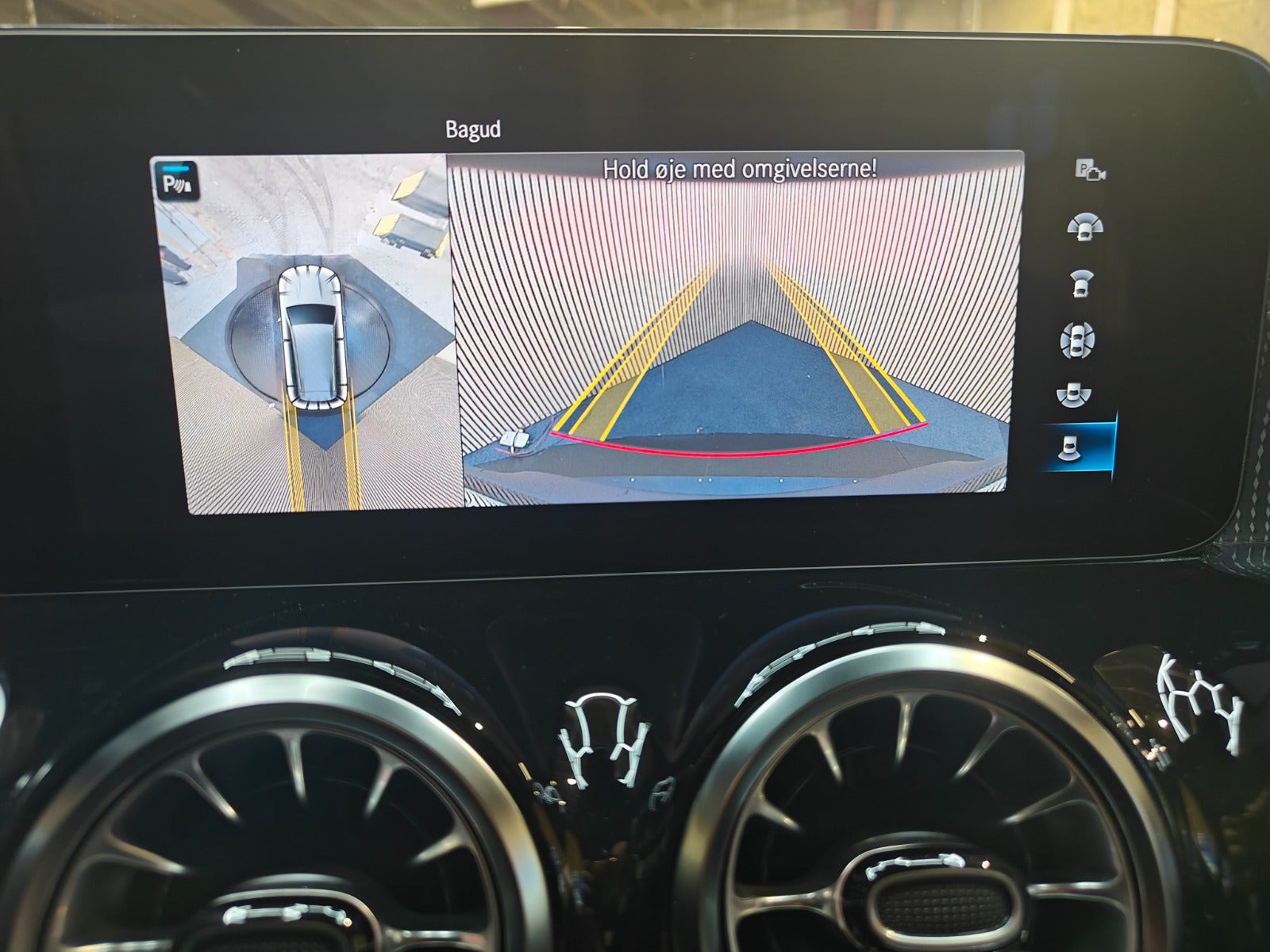Sort Mercedes EQB250 fra 2023