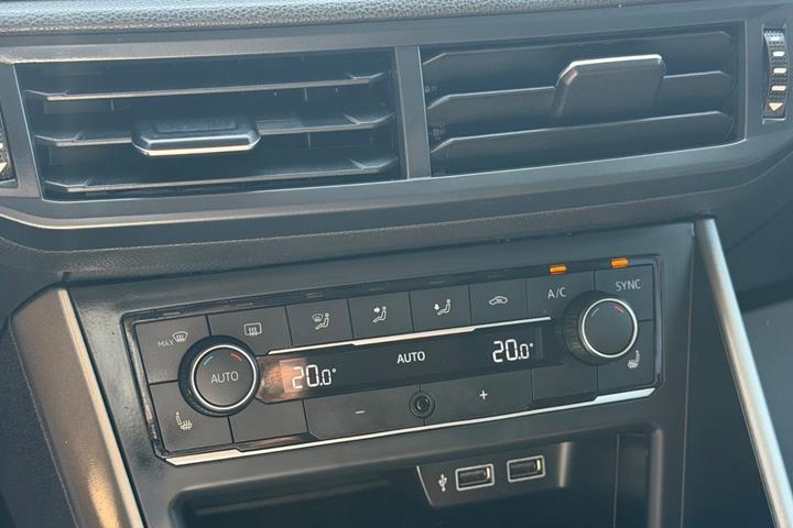 Blå VW Polo fra 2019