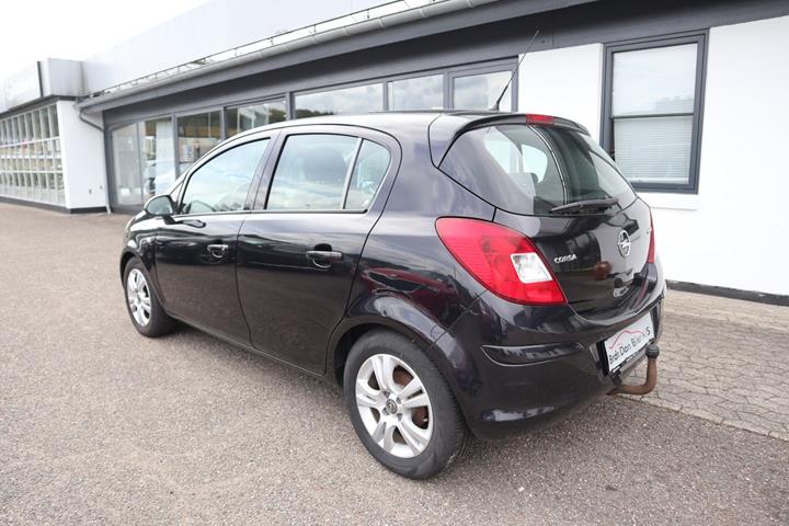 Sort Opel Corsa fra 2012