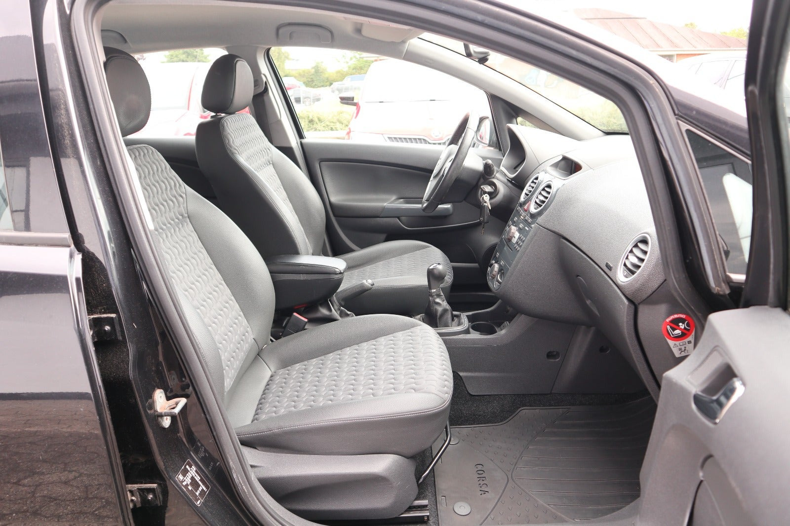 Sort Opel Corsa fra 2012