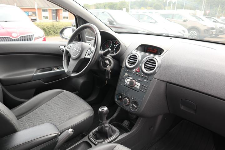 Sort Opel Corsa fra 2012