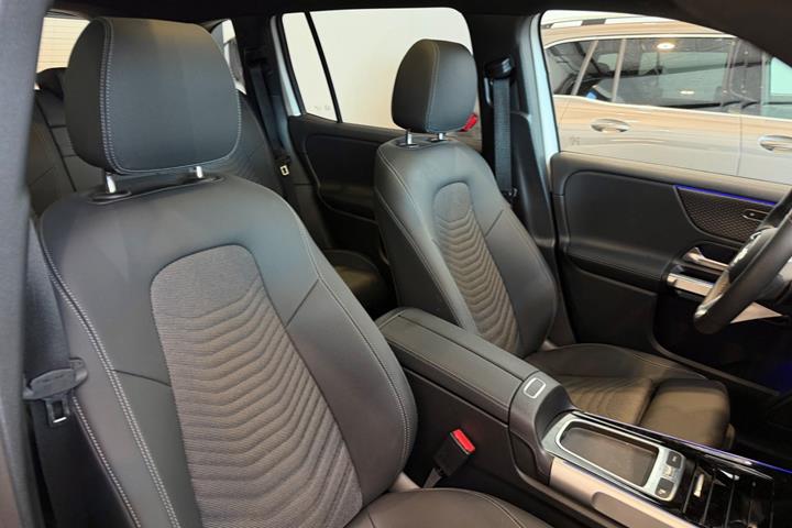 Hvid Mercedes EQB250+ fra 2025