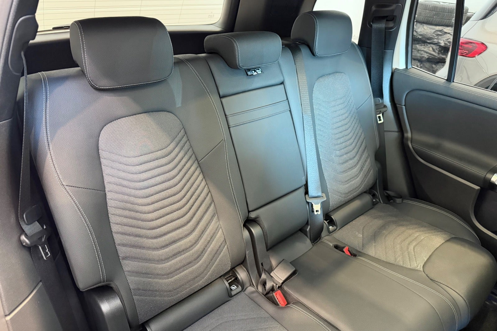 Hvid Mercedes EQB250+ fra 2025