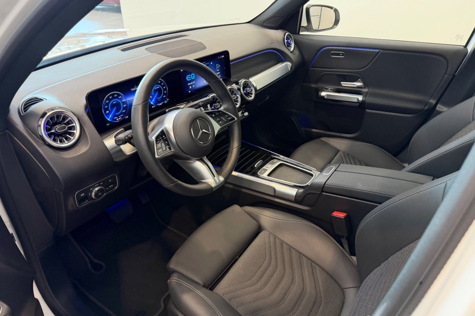 Hvid Mercedes EQB250+ fra 2025