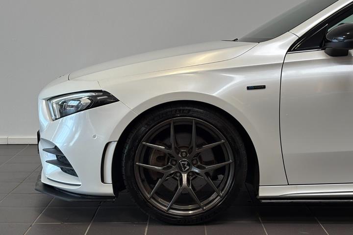 Sort Mercedes A250 e fra 2020