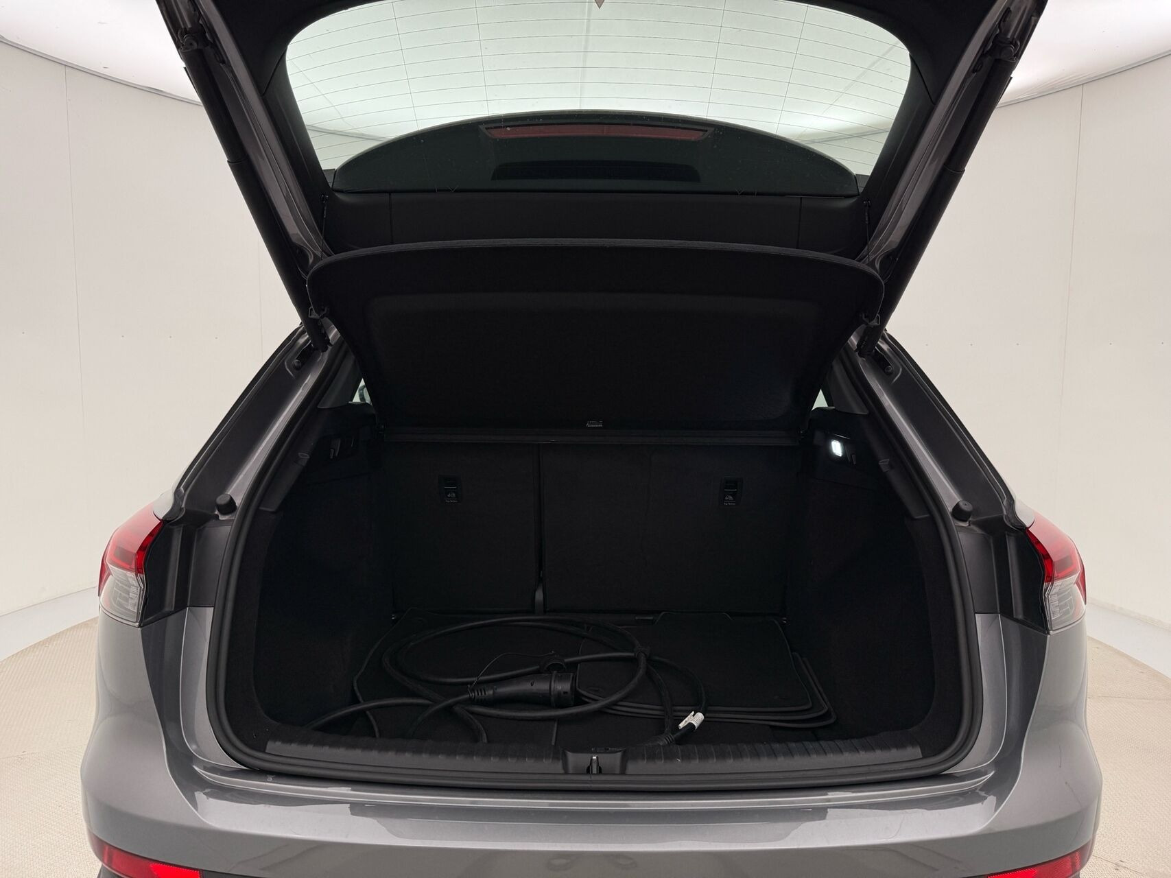 Grå Audi Q4 fra 2022